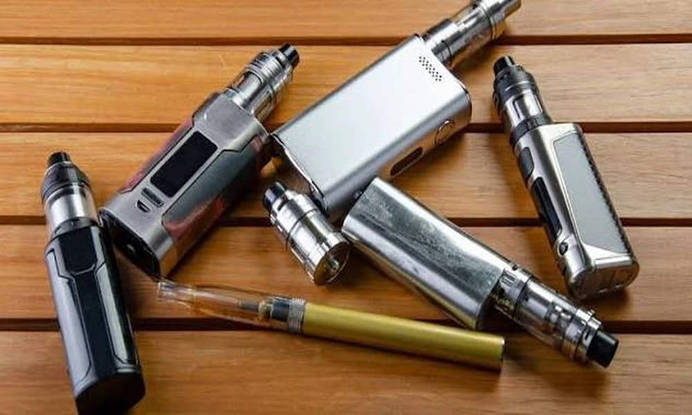 How do cigarette-style vapes replicate cigarette dimensions?